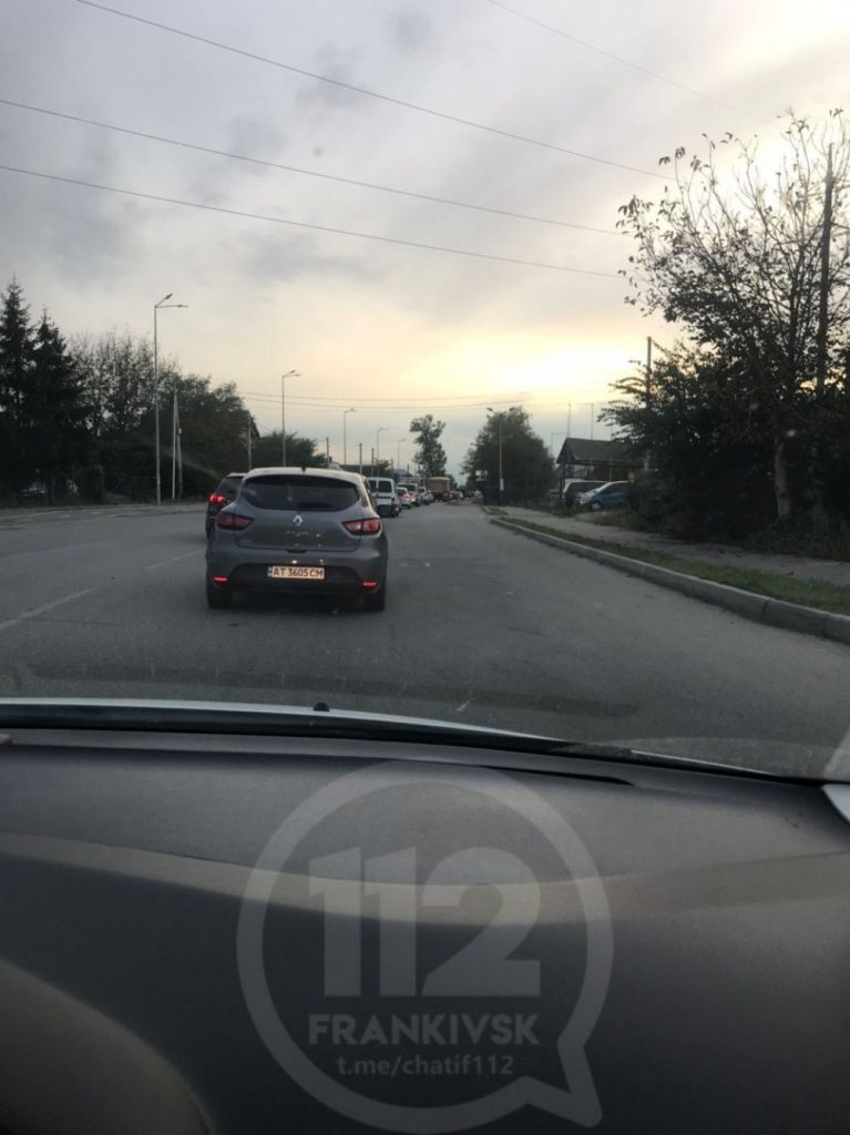Мешканці Калущини вчергове перекрили дорогу ФОТО