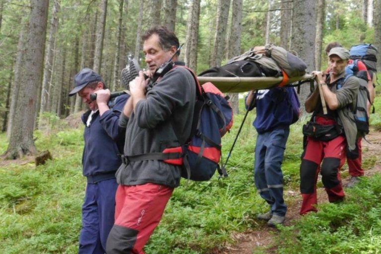 Під час сходження на гору турист впав у кому - допомогу виїхали рятувальники