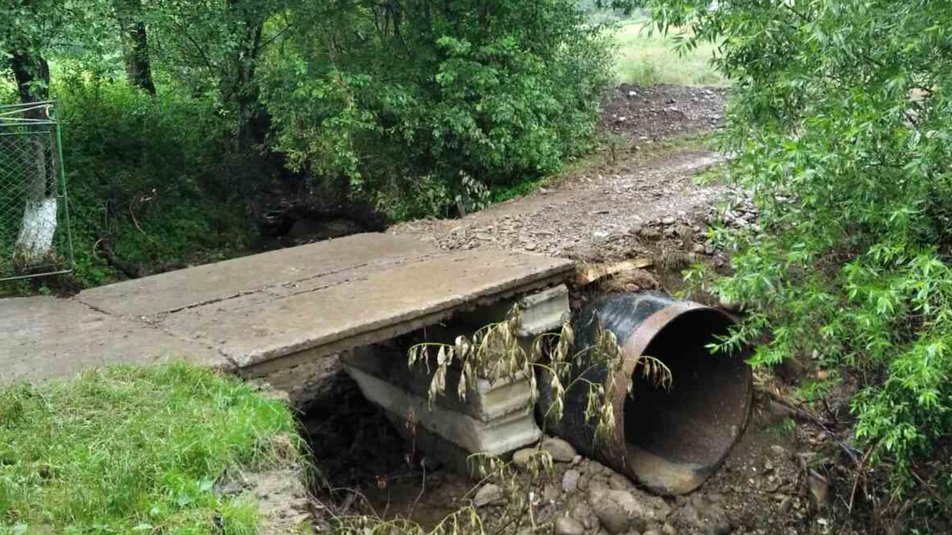 Жителі прикарпатського села за власні гроші відновили два мости ФОТО та ВІДЕО
