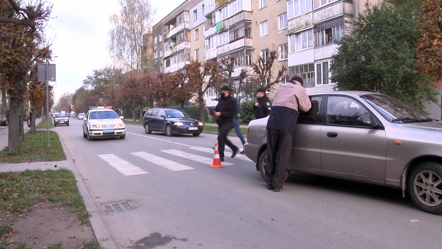 На Прикарпатті під колеса легковика потрапила маленька дитина ВІДЕО