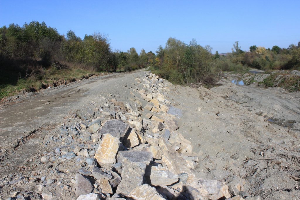 У Коломийському районі відновили дорогу, зруйнувану повінню ФОТО