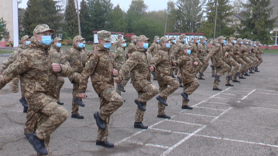 Більше сотні вихованців Прикарпатського військово-спортивного ліцею склали присягу ВІДЕО