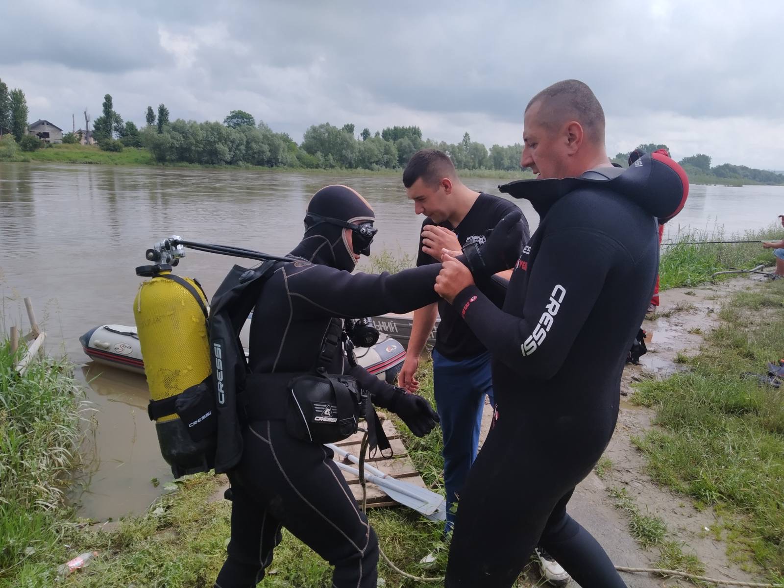 Прикарпатські рятувальники розповіли як шукають потопельників