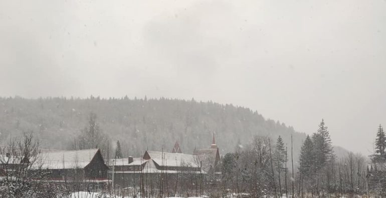 Яремче накриває снігопад