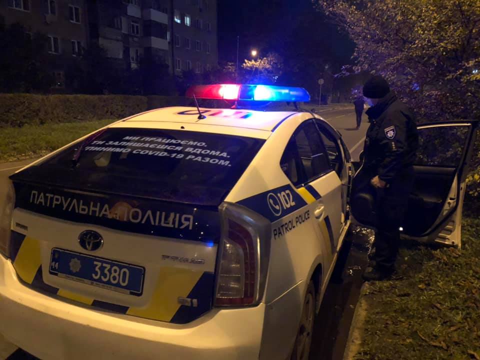 Поліціянти спіймали чоловіка, який влаштував нічну перестрілку на одній із вулиць Франківська ФОТО