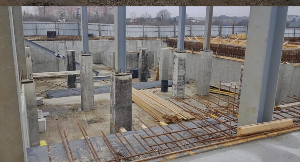 Підприємець «заробив» 14 мільйонів на будівництві басейну в Коломиї