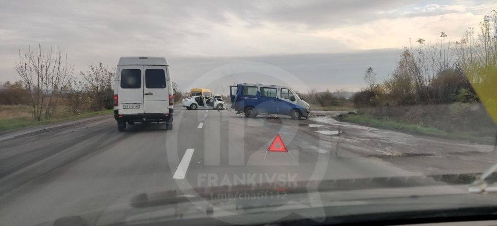 На в’їзді у Галич ДТП - зіткнулись легковик та мікроавтобус