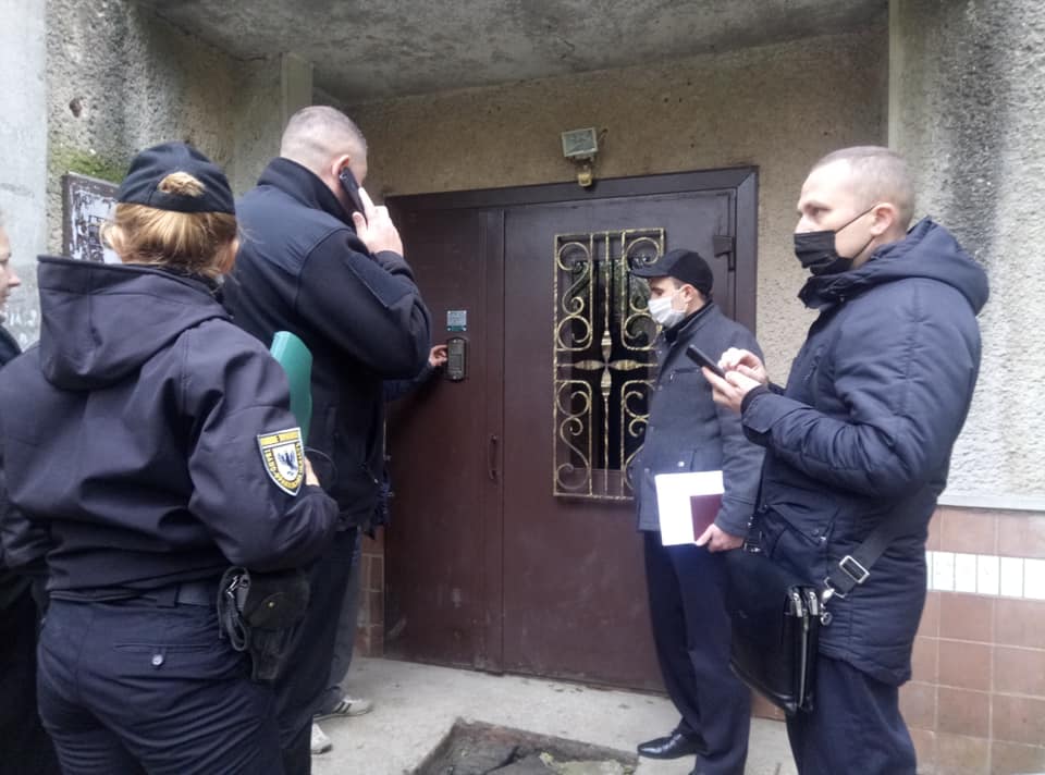 Поліція затримала франківця, який «замінував» офіс політичної партії ФОТО