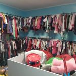 Франківські волонтери відкрили безкоштовну крамницю з одягом та їжею для потребуючих