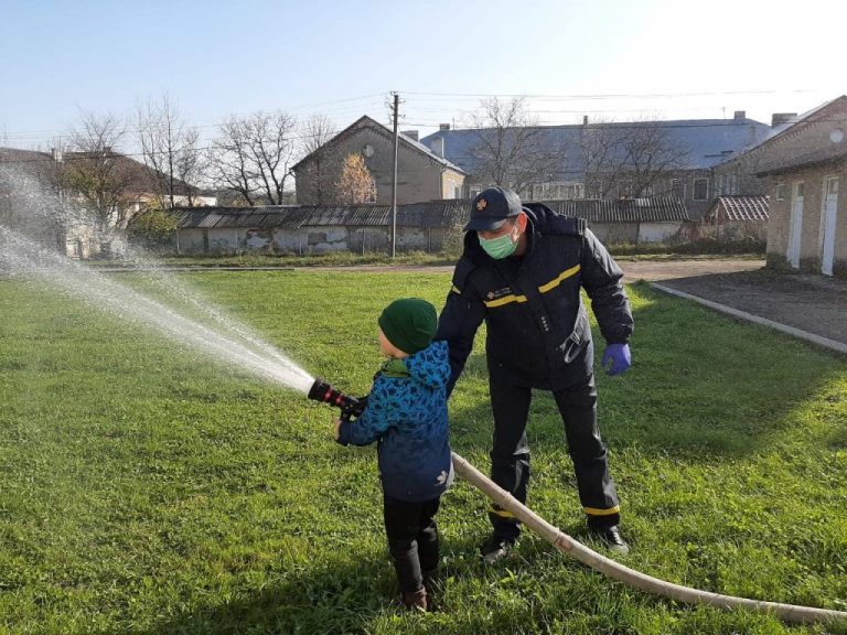 На Прикарпатті дошкільнята в ігровій формі вчилися правил безпеки ФОТО