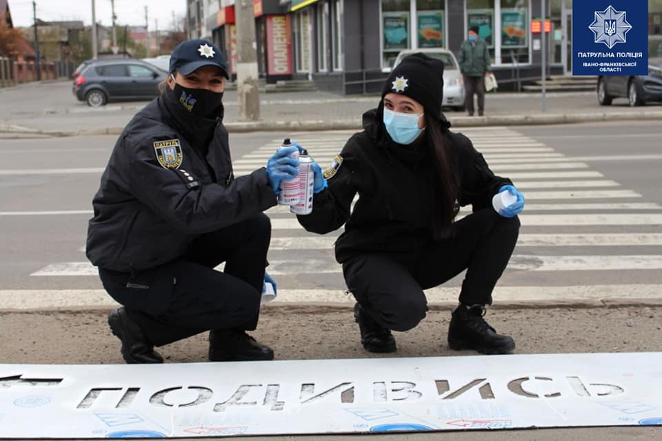 Франківські патрульні допомагають школярам дбати про власну безпеку ФОТО