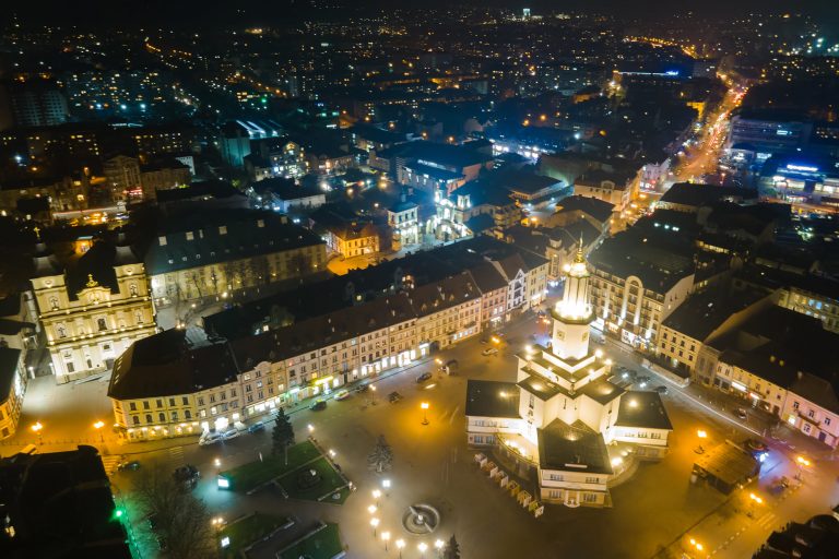 В мережу виклали неймовірно красиві світлини вечірнього Франківська з висоти ФОТОРЕПОРТАЖ