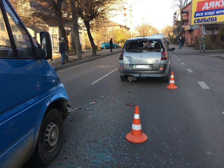 На Вовчинецькій масштабна ДТП за участі трьох авто ФОТО