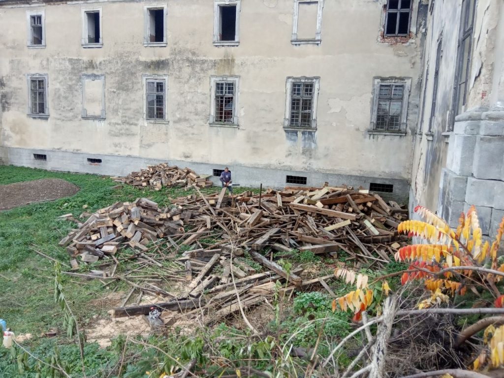 На Прикарпатті ремонтують костел ФОТО