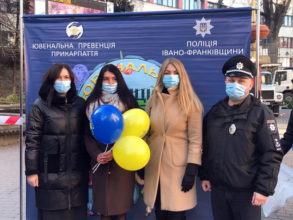 У середмісті Франківська провели акцію проти насильства ФОТО