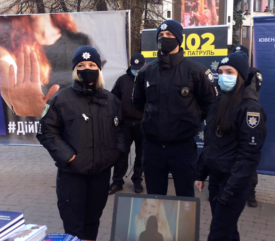 У середмісті Франківська провели акцію проти насильства ФОТО