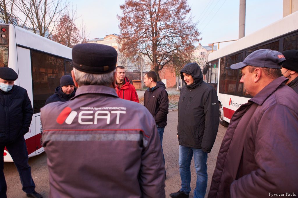 Марцінків перевірив готовність до запуску на маршрути нових комунальних автобусів ФОТО