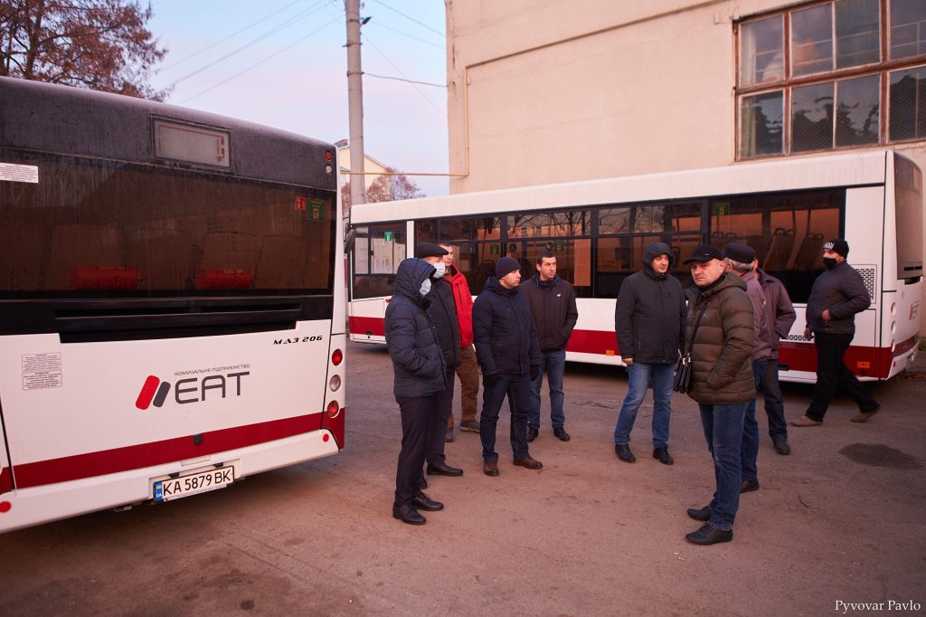 Марцінків перевірив готовність до запуску на маршрути нових комунальних автобусів ФОТО