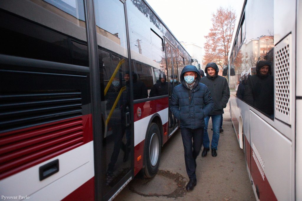 Марцінків перевірив готовність до запуску на маршрути нових комунальних автобусів ФОТО