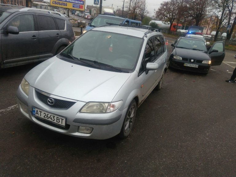 У Франківську чергова ДТП: на Мазепи зіткнулись легковики ФОТО