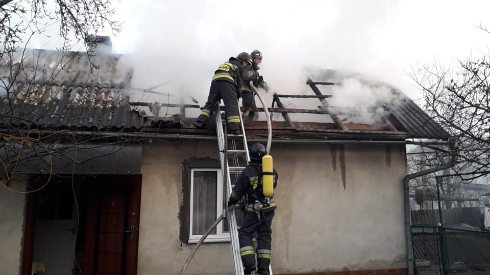 Поблизу франківського аеропорту горів особняк