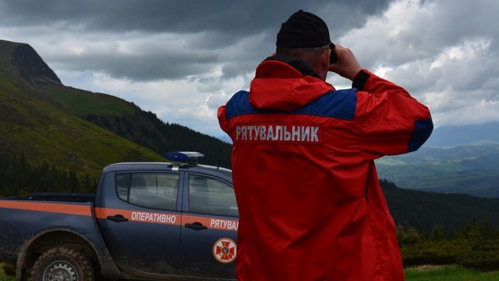 Зниклого декілька днів тому в Карпатах туриста таки знайшли