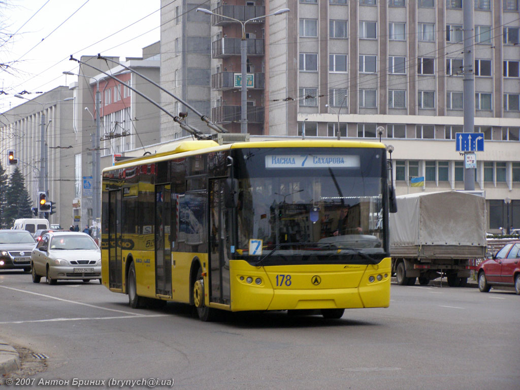 У Франківську бракує водіїв тролейбусів