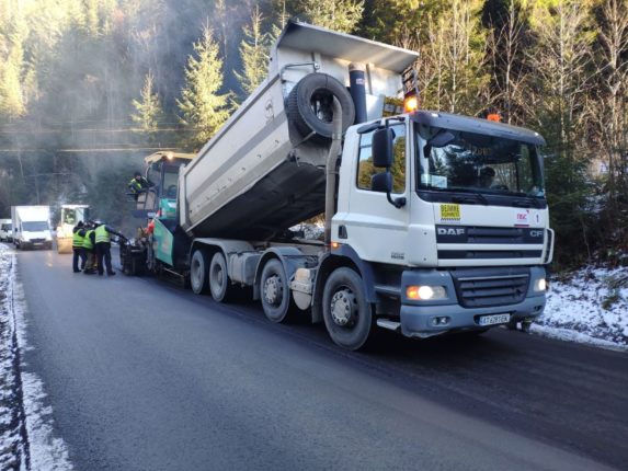 В Карпатах триває ремонт доріг