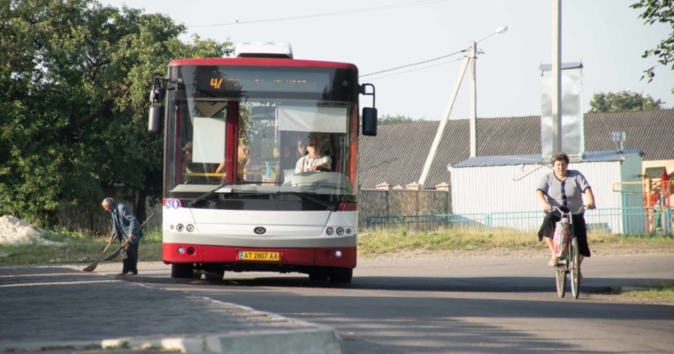 Комунальний автобусний рейс на Березівку курсуватиме зі змінами