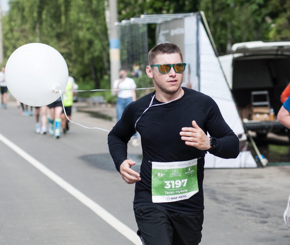 Прикарпатський бігун став рекордсменом, здолавши два ультрамарафони ВІДЕО