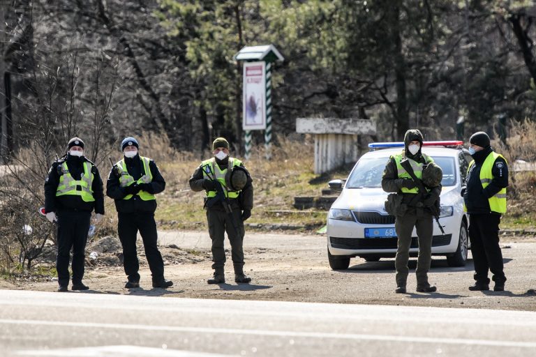 До уваги прикарпатців! Через посилення заходів карантину з наступного тижня в області можуть запровадити комендантську годину