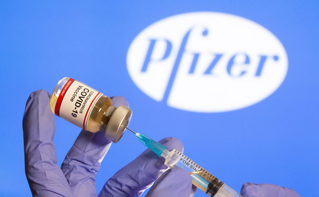 Вакцину Pfizer від коронавірусу почали доставляти у США та ЄС