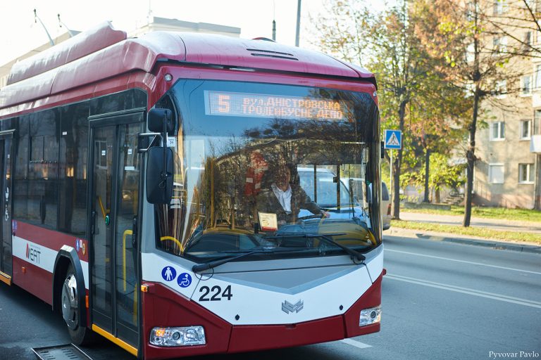 У Франківську не вистачає водіїв тролейбусів - зарплата від 12 тисяч грн