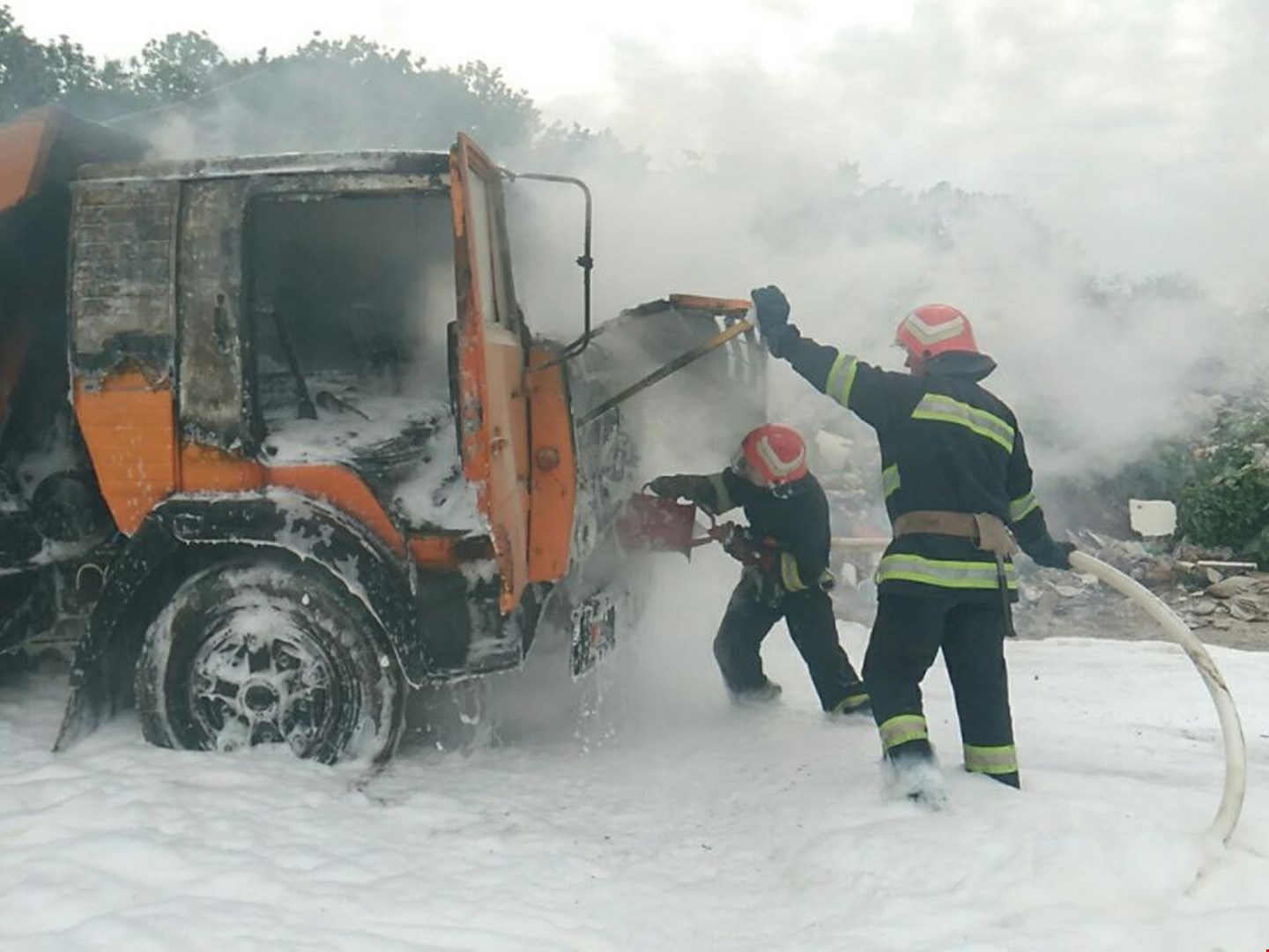 В передмісті Івано-Франківська горіла «Славута», а в Тлумацькому районі - КАМАЗ