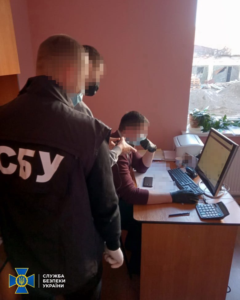 СБУ викрила на Прикарпатті масштабну схему відкатів на придбанні комп'ютерів для шкіл ФОТО
