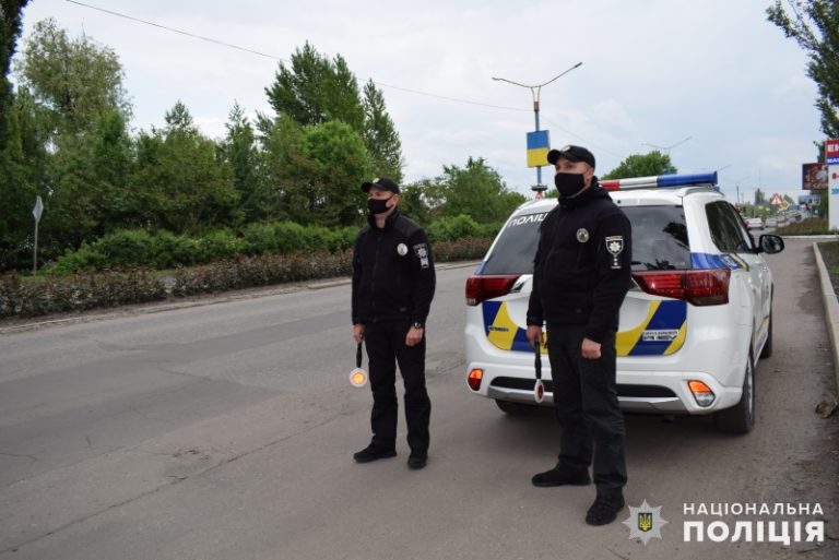 Патрульні Франківщини закликають водіїв бути уважними на дорогах