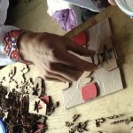На Косівщині чоловік виготовляє індивідуальні вироби з дерева