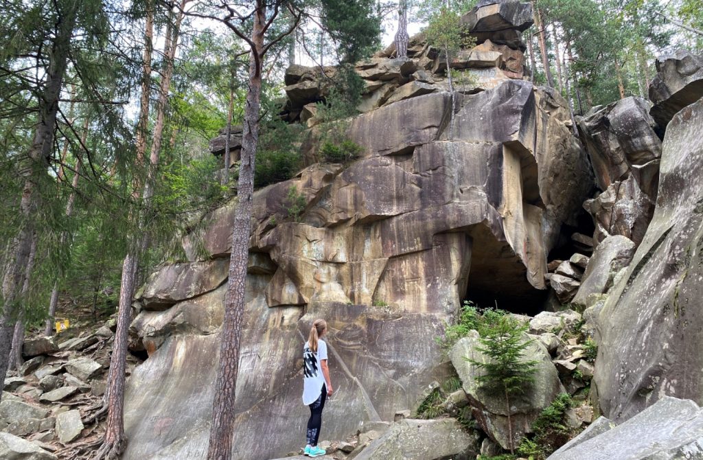 Гори, водоспад та скелі-гіганти: найцікавіші локації Яремче для міні-відпустки ФОТО та ВІДЕО