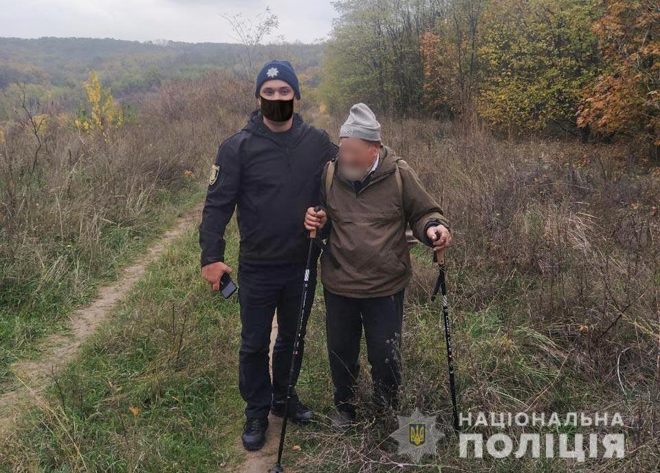 В лісі неподалік Франківська шукали заблукалого літнього чоловіка