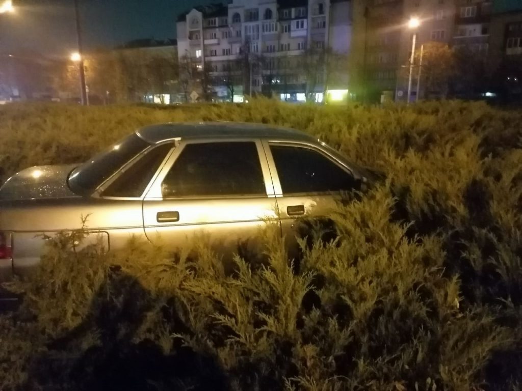 Водій, який цієї ночі вилетів на кільце по Коновальця, був під наркотиками ФОТО