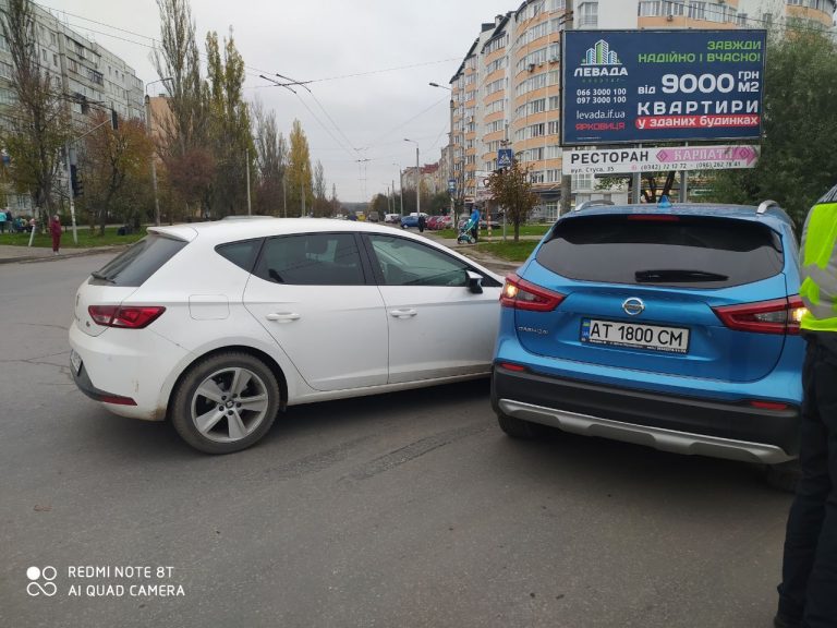 У Франківську дві водійки не поділили дорогу ФОТО