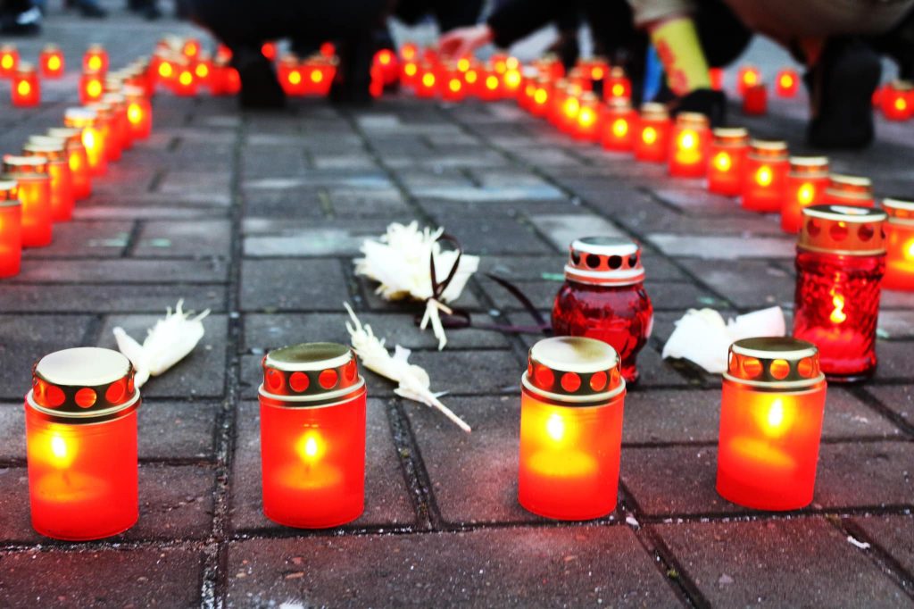 Коломияни вшанували пам'ять жертв голодоморів акцією «Запали свічку» ФОТО