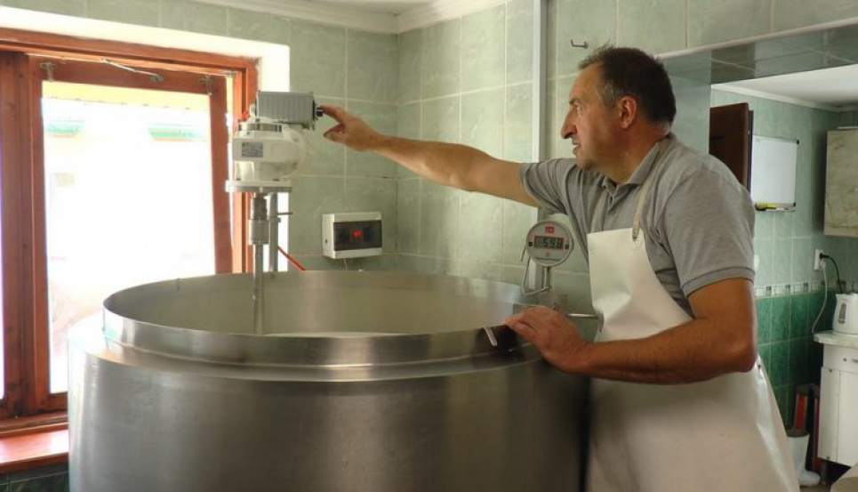 Село на Прикарпатті хвалиться власними сирами ФОТО