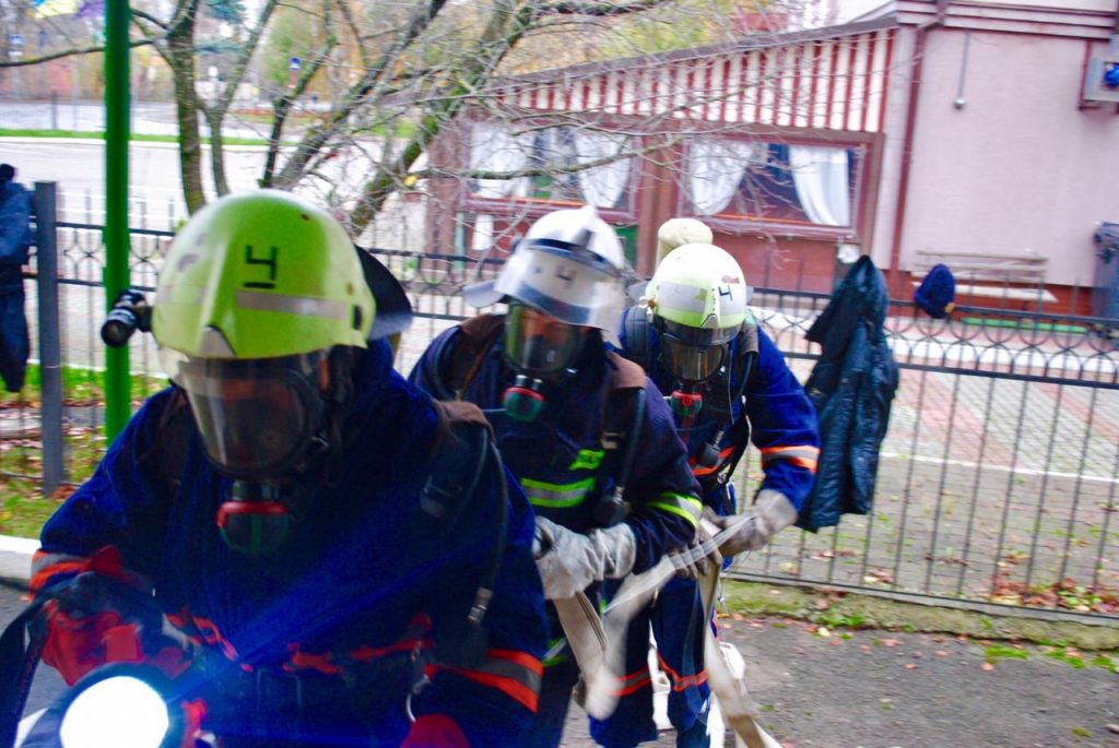 Богородчанські рятувальники провели заняття в теплодимокамері ФОТО