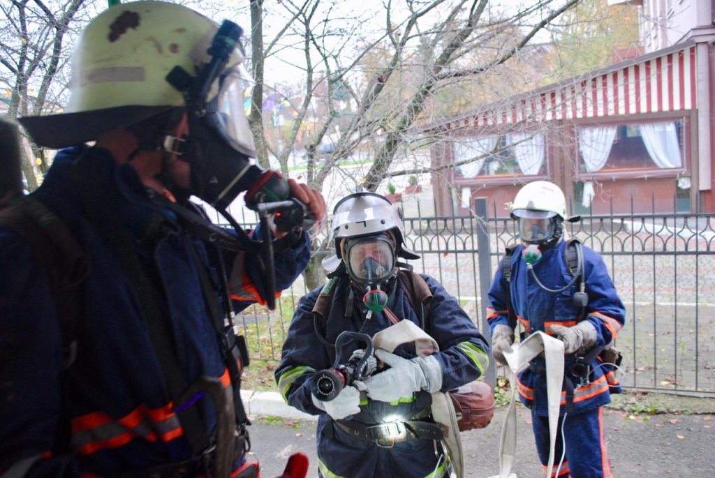 Богородчанські рятувальники провели заняття в теплодимокамері ФОТО