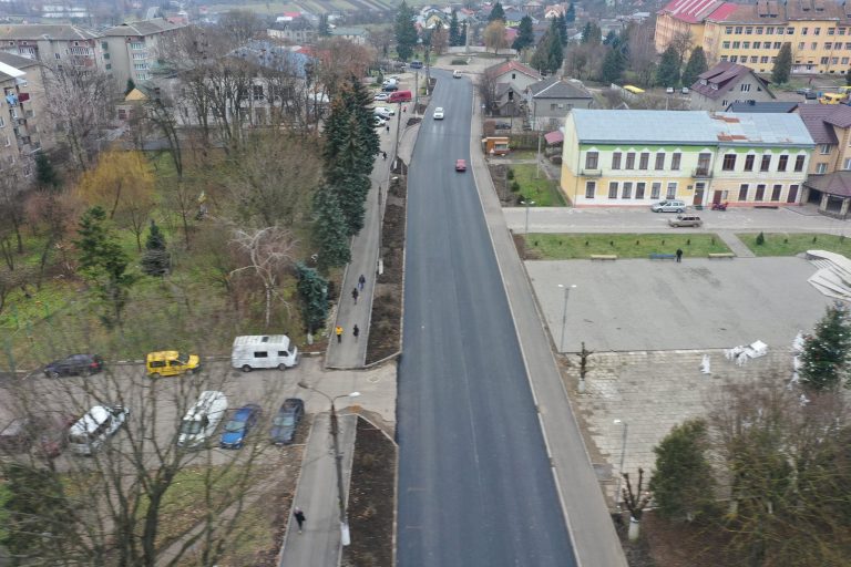 В Коломийському районі відремонтували частину асфальтного покриття на дорозі державного значення