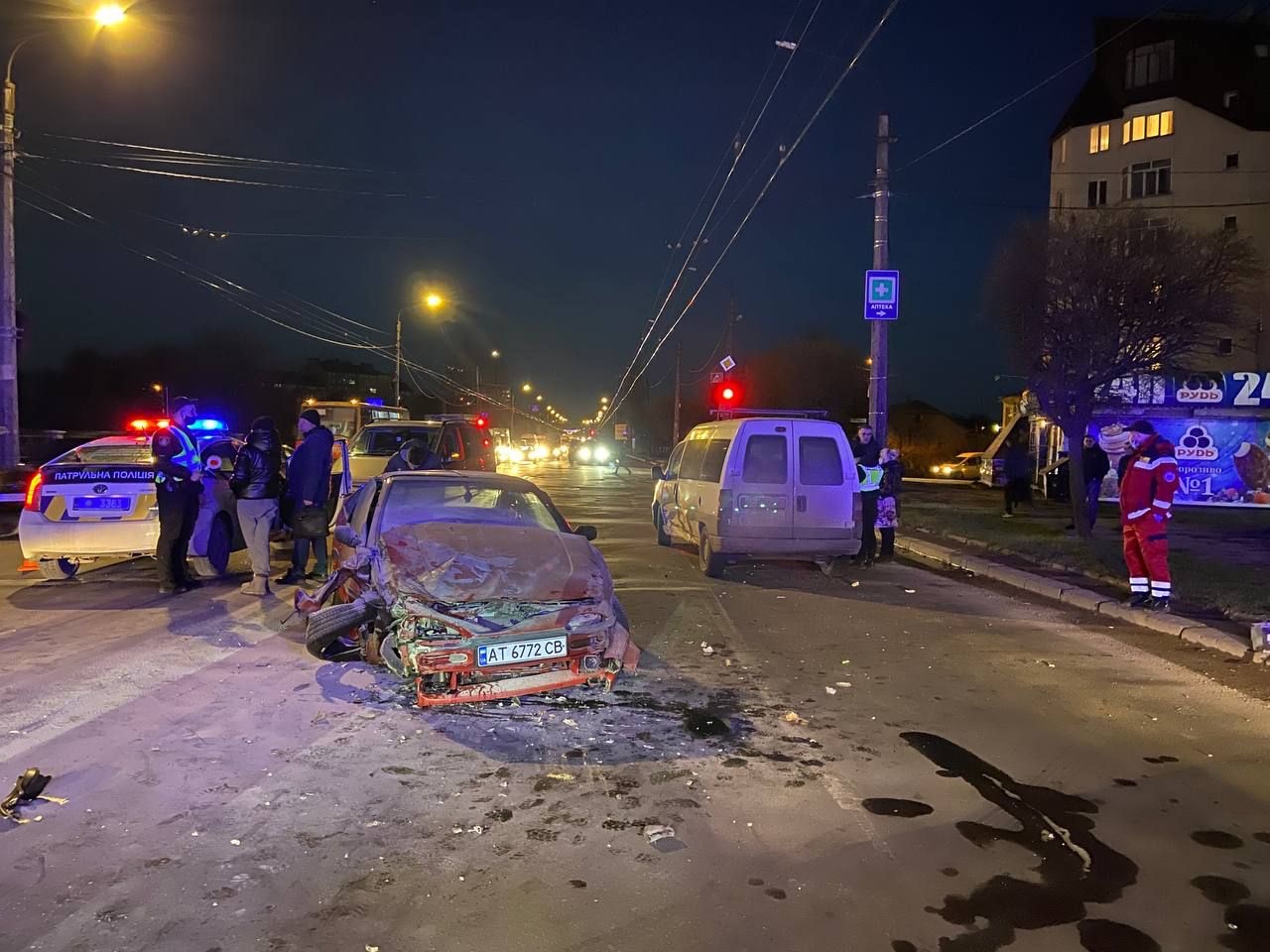 Стали відомими подробиці вчорашньої ДТП на Тисменицькій, де зіткнулося відразу 5 автомобілів та травмувалася одна особа