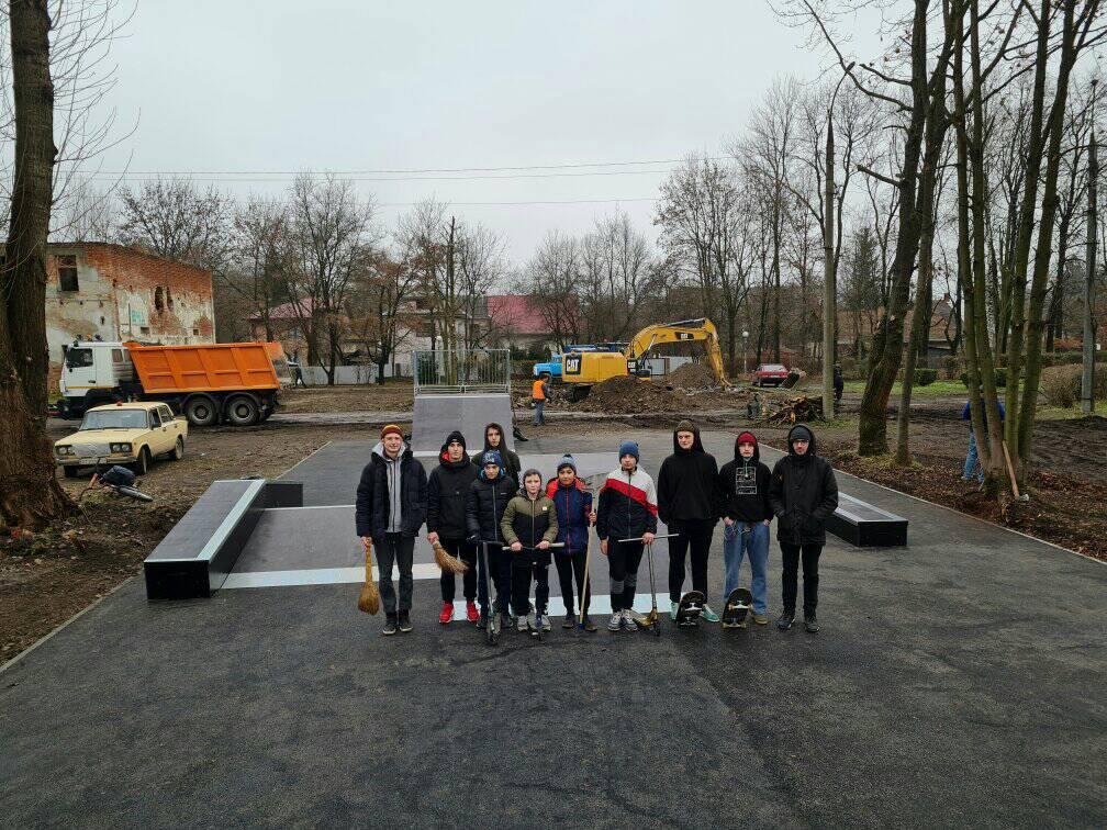 Коломийські підлітки отримали новий скейт-парк