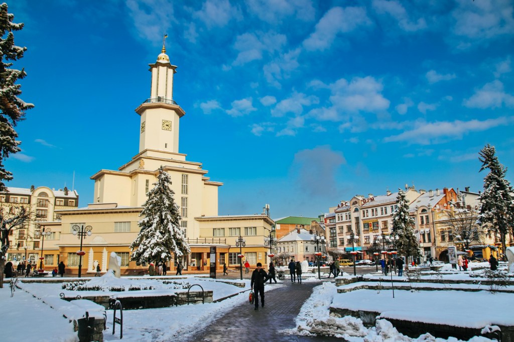 Відома тревел-блогерка розповіла, як небанально провести час у Франківську ВІДЕО