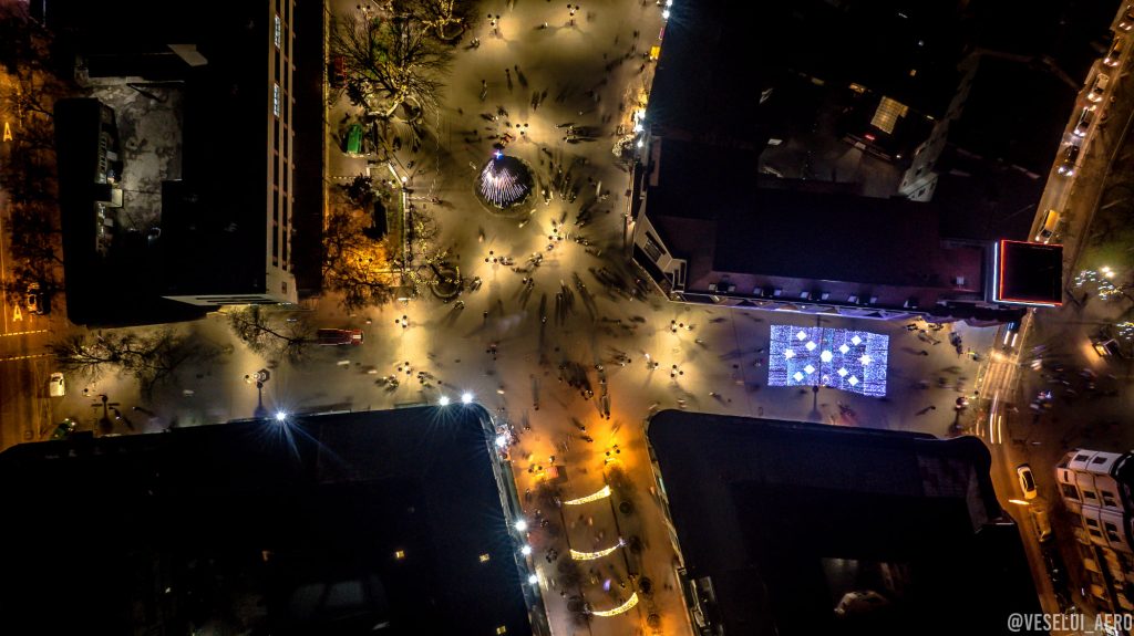 Казкові світлини новорічної ялинки та прикрашеного до свят середмістя Франківська показали з висоти ФОТОРЕПОРТАЖ
